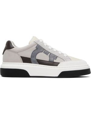 Ferragamo Baskets Basses Gris Et Blanc Cassé À Appliqué Gancini - Noir