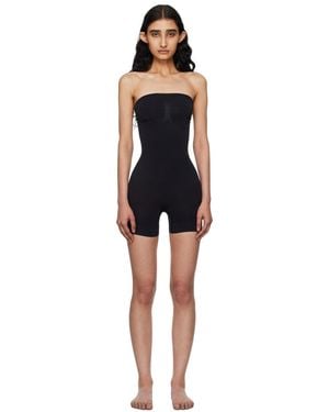 Skims ブラック Seamless Sculpt ストラップレス ショーティー ボディスーツ