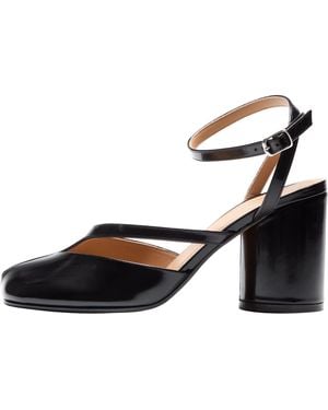 Maison Margiela Brushed Leather Tabi Sandal Pump H80 S58Wp0280P8193T8013" - Black