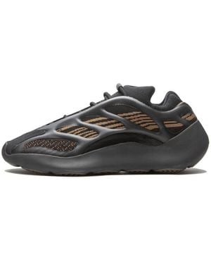 Yeezy 700 V3 "Clay" - Black