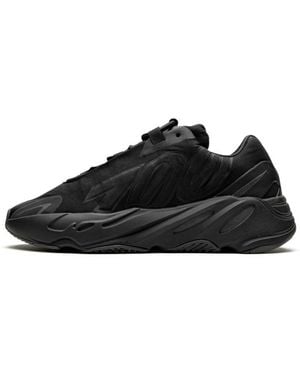 Yeezy Boost 700 Mnvn "Triple" - Black