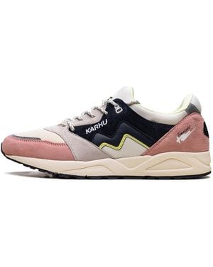 Karhu Aria 95 F803084" - Black