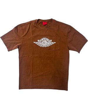Nike Flight Essentials Pocket T-Shirt "Light British Tan/Shadow" Io2084 281" - Brown