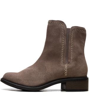 Clarks Maye Zip "Pebble Suede" 26168073" - Brown