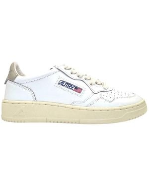 Autry Medalist Low Wom Ll27 Leather/Leather/Feather - White