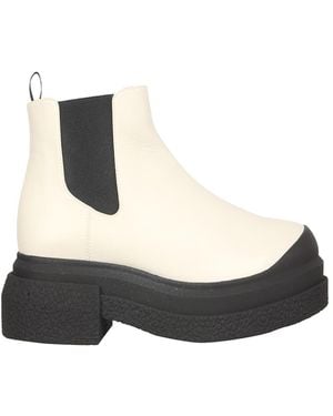 Stuart Weitzman Charli Boots - White
