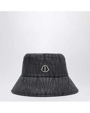 Moncler Quilted Hat With Logo Patch - Grey