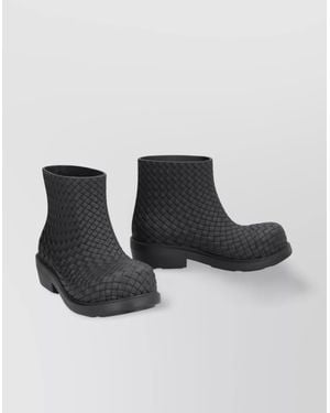 Bottega Veneta Round Toe Ankle Boots With Woven Texture - Black