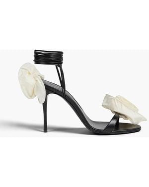 Magda Butrym Ledersandalen mit floralen applikationen - Schwarz