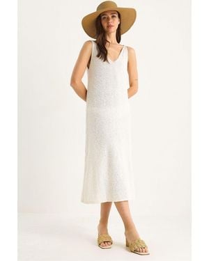 Bianco Lucci Textured V-Neck Midi Knit Dress With Back Print - Natural