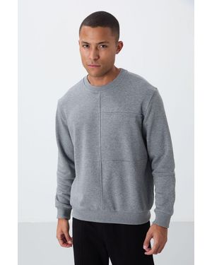 TOMMY LIFE Solid Crew Neck Sweatshirt - Grey