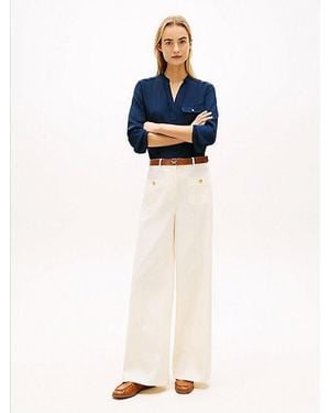 Tommy Hilfiger Chino Met Wijde Fit En Knopen Met Embleem - Blauw