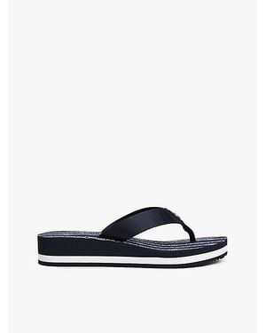 Tommy Hilfiger Zehentrenner Mit Th-Monogramm Und Keilabsatz - Blau