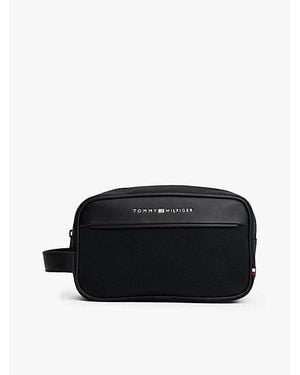 Tommy Hilfiger Toilettas Met Textuurpanelen En Metalen Logo - Zwart