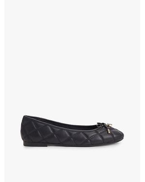 Tommy Hilfiger Ballerina Aus Gestepptem Leder Mit Logo-Anhänger - Weiß