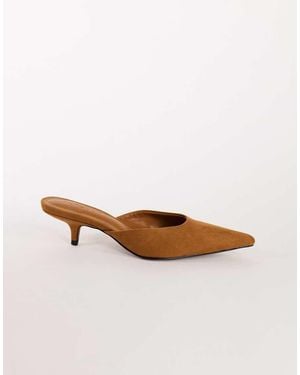 TOPSHOP Adeline Kitten Heel Court Shoe - Brown