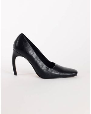 TOPSHOP Amos Chiselled Banana Heel Court Shoe - Black