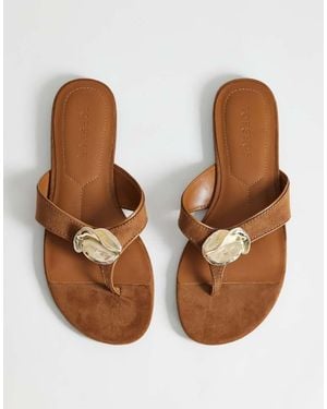 TOPSHOP Eden Toe Thong Sandals With Hardware - Brown