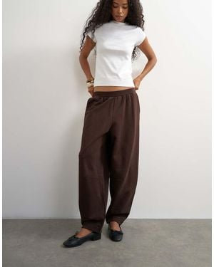 TOPSHOP Barrel Leg Jogger - Brown