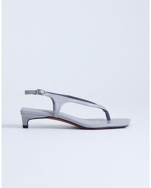 TOPSHOP Sunshine Toe Thong Mid Heel Sandal - White