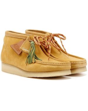 Clarks Wallabee Suede Golden Tan Boots - Natural
