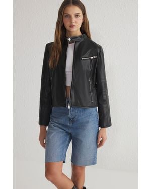 Trendyol Schwarzer Fitted-Jackenmantel Aus Kunstleder – Für Damen - Blau