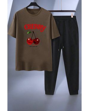 uyguntarz Happy Cherry Design Bedrucktes T-Shirt-Trainingsanzug-Set - Braun