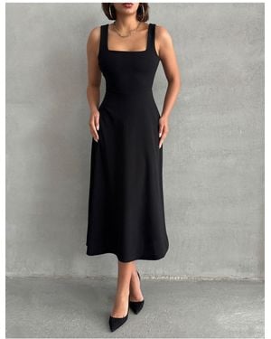 BEJNA Schwarzes Kleid Mit Quadratischem Ausschnitt Und Dicken Trägern Für Damen