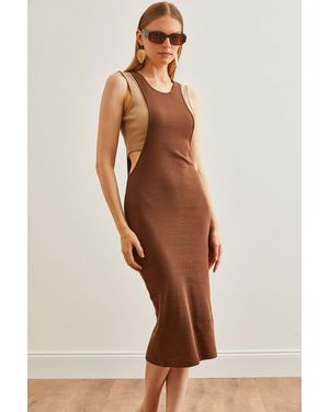 Olalook Bitterbraune Kurze Bluse Und Seitlich Offenes Kleid – 2-Teiliges Set Für Damen - Natur
