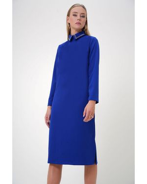Trend Alaçatı Stili Saks Buntes Kreppkleid Mit Vogel-Detail Und Schlitz – Hemdkragen Für Damen - Blau