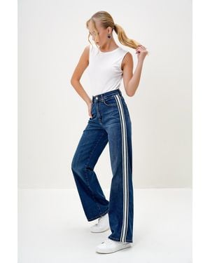 Trend Alaçatı Stili Dunkelblaue 5-Taschen-Mom-Jeans Mit Gewaschenem Streifendetail Für Damen