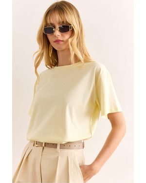 Olalook Hellgelbes Basic-T-Shirt Mit Rundhalsausschnitt Für Damen - Natur
