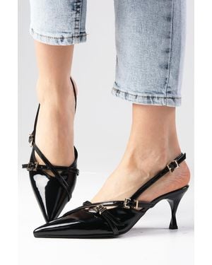 Mio Gusto Elita Schwarze Lackleder-Schuhe Mit Spitzer Zehenpartie Und Schnallenzubehör Für Damen