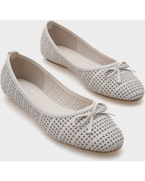 Capone Outfitters Ava Ballerinas Aus Echtem Leder Mit Stroh-Aufdruck Für Damen - Weiß