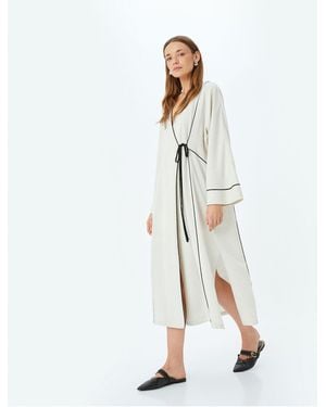 Koton Langes, Langärmliges, Zweireihiges, Langes Kimono-Kleid Mit Schnürung Und Farbkontrast - Weiß