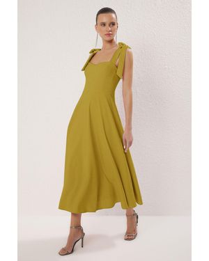 Trendyol Ölgrünes A-Linien-Trägerkleid Mit Schnürung, Detailliertes Weben, Midi-Chic-Abendkleid, Heimkehrkleid Für Damen - Gelb