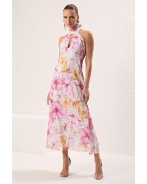 Trendyol Rosa-Mehrfarbenes, Mit Blumen Verziertes, Gewebtes Chiffon-Midi-Gefüttertes, Schickes Abendkleid Für Damen - Pink