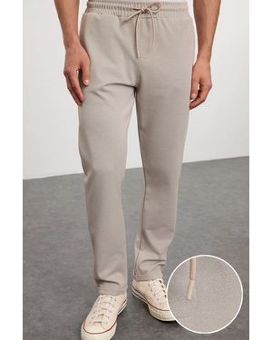 Trendyol Regular Fit Gestrickte, Flexible, Bequeme, Elastische Stoffhose Mit Doppeltem Bein Und Bindegürtel Für Herren - Weiß