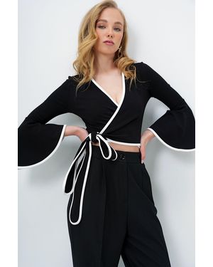 Trend Alaçatı Stili Schwarze Bluse Mit Spanischem Ärmelbündchen Und Detailliertem Schnürverschluss, Zweireihig, Für Damen