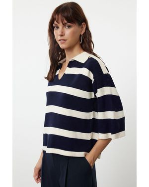 Trendyol Gestreifter Strickpullover Mit Polokragen – Creme Für Damen - Blau
