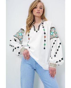 Trend Alaçatı Stili Weiße Bluse Mit Richterkragen Und Stickerei Aus Leinen Für Damen