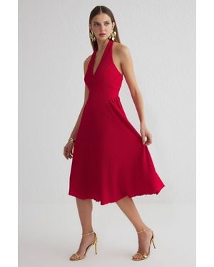 Trendyol Rotes, Gestricktes, Schickes Kleid Mit A-Ausschnitt Und V-Ausschnitt Und Gewebtem Detail Für Damen