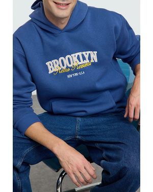 Edit by Trendyol Fleece-Kapuzen-Oversize-Sweatshirt – City-Aufdruck Für Herren - Blau