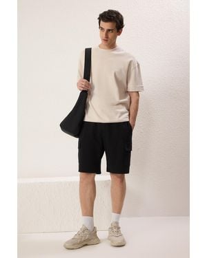 Trendyol Schwarze Oversize-Shorts Aus Gummi Mit Verstecktem Kordelzug Für Herren - Natur