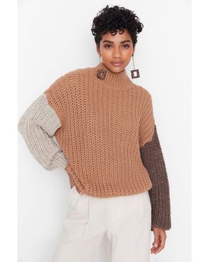 Trendyol Kamelfarbener, Weich Strukturierter Strickpullover Mit Farbblockdesign Und Weiter Passform Für Damen - Weiß