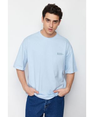 Trendyol Hellblaues Oversize-T-Shirt Mit Rundhalsausschnitt – 100 Baumwolle, Minimaler Druck, Für Herren - Weiß