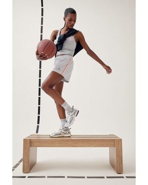 Defacto Fit Nba Brooklyn Nets Standard Fit Shorts Mit Kurzen Beinen Für Damen - Weiß