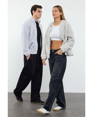 Trendyol Graues Plüsch-Sweatshirt Mit Normaler Passform Und Kapuze, Dickem Strickpullover Mit Reißverschluss Für Damen - Schwarz