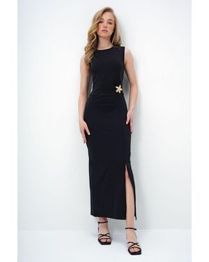 Trend Alaçatı Stili Schwarzes, Ärmelloses Kleid Mit Rundhalsausschnitt Und Geraffter Taille Und Metallaccessoires Für Damen - Blau