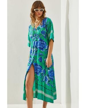Bianco Lucci Kleid Mit V-Ausschnitt, Kurzen Ärmeln Und Schlitz – Elastische Taille 5896 Für Damen - Grün